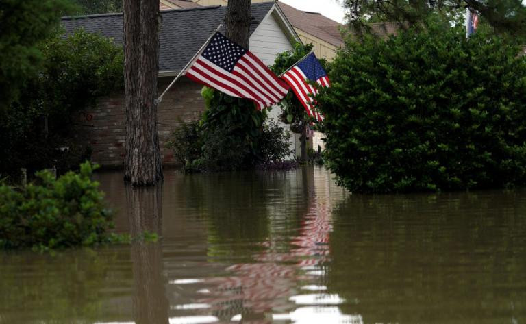 ΗΠΑ: Εξαιρετικά επικίνδυνος ο καπνός που προκλήθηκε από έκρηξη σε χημικό εργοστάσιο